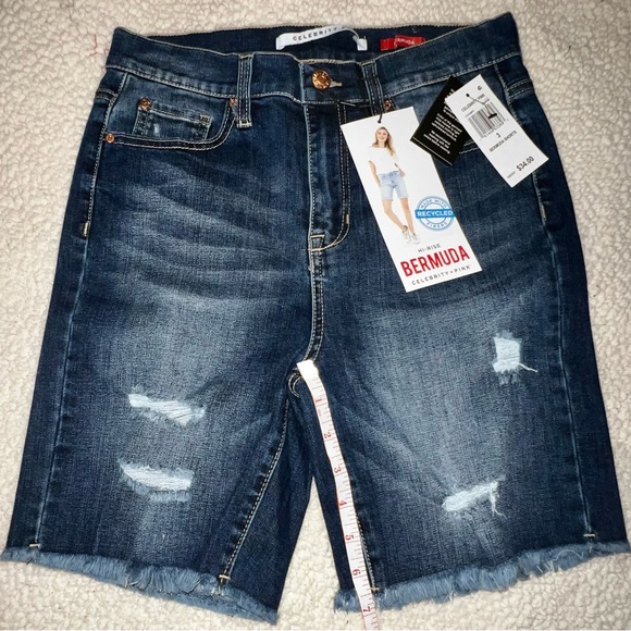 Bermuda length shorts - Picture 3 of 5